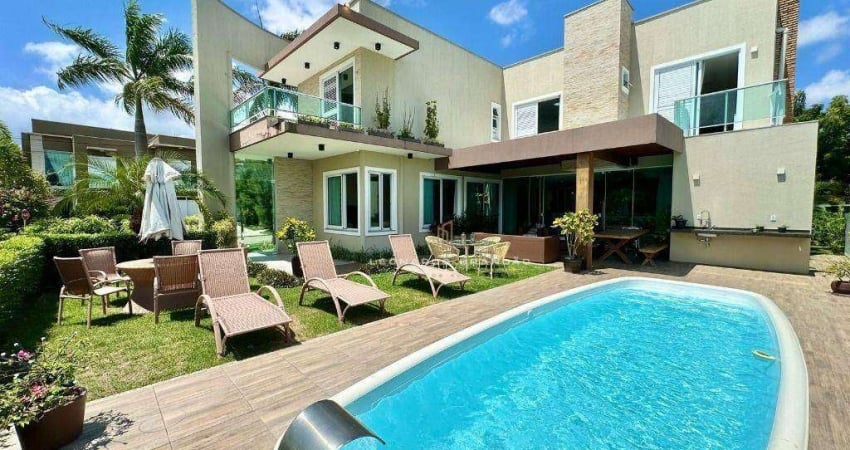 Casa duplex com lazer privativo em lote de esquina no Alphaville Fortaleza.