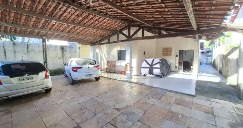 Casa Duplex em Rua Privativa no Parque Manibura com Amplo Espaço e Potencial de Reforma