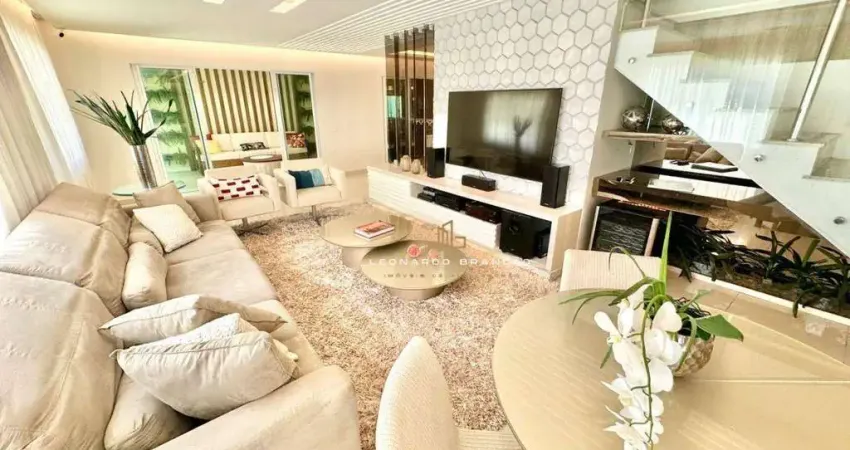 Casa duplex vendida como porteira fechada em condomínio de luxo.