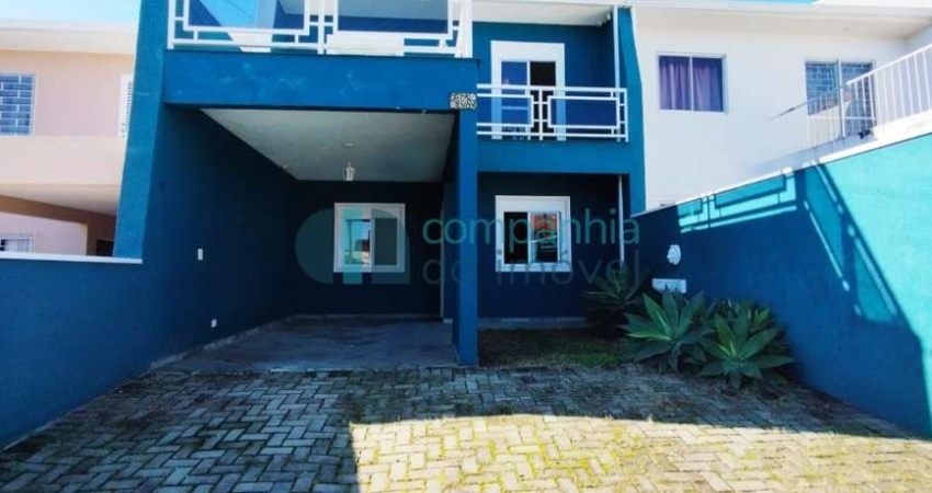 Sobrado com amplo espaço gourmet, 3 quartos