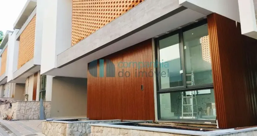 Casas à Venda,  4 suítes, bosque, academia, Xaxim
