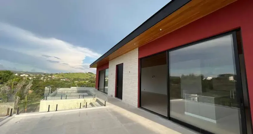 Vivencie momentos incríveis nesta casa parcialmente mobiliada e com vista livre para a serra do japi e com 4 suítes.