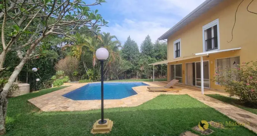 Residência neoclássica com 3 pavimentos à venda no Condomínio Chácaras Flora, em Itu/SP