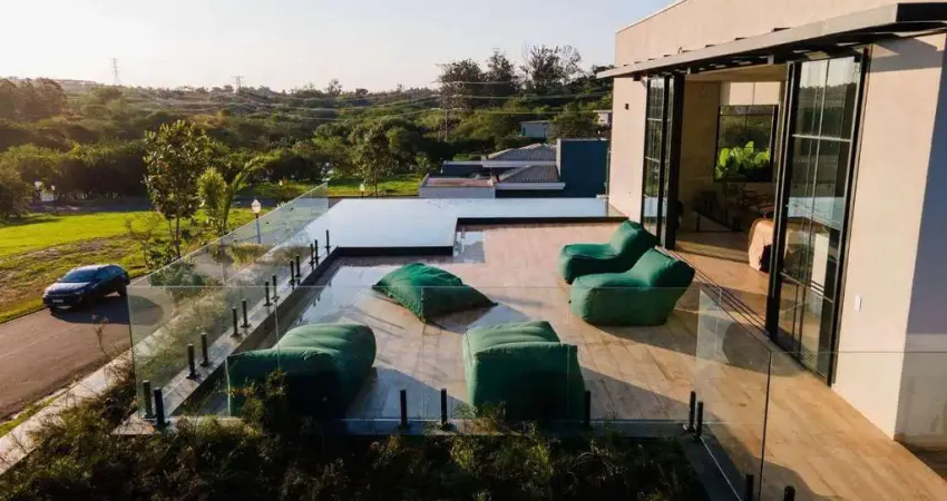 Exuberante casa à venda totalmente mobiliada, com sauna, lareira, piscina e muito mais