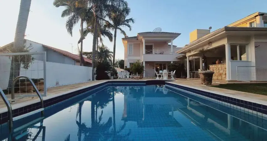 O clássico nunca sai de moda, esta obra-prima traduz a elegância, o luxo e conforto, através de um generoso terreno que se assemelha a um resort.