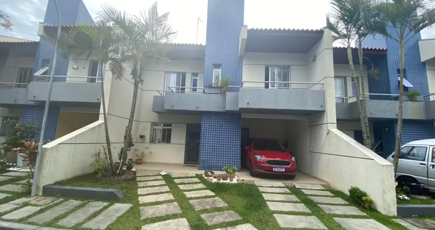 Excelente sobrado em condominio fechado ! com suíte e sacada.