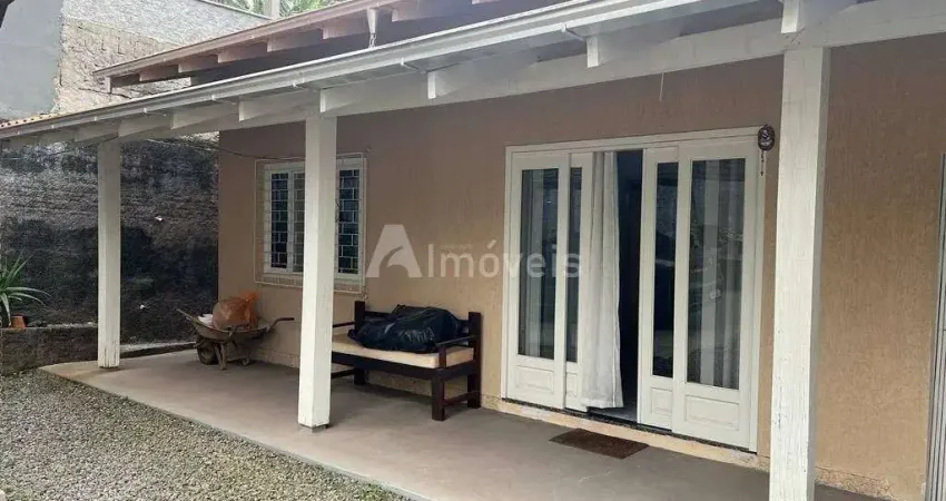 Casa com 3 quartos à venda na Rua Fraiburgo, 831, Iririú, Joinville