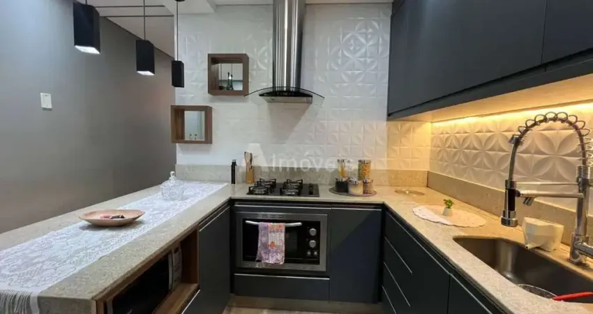 Seu cantinho perfeito em rua tranquila: 2 quartos e 2 vagas!