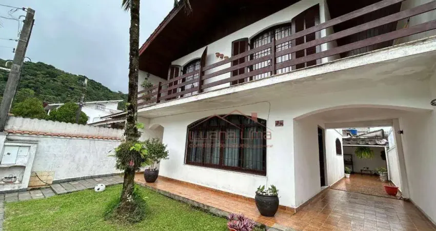Sobrado com 3 dormitórios à venda, 198 m² por R$ 975.200,00 - Centro - Mongaguá/SP