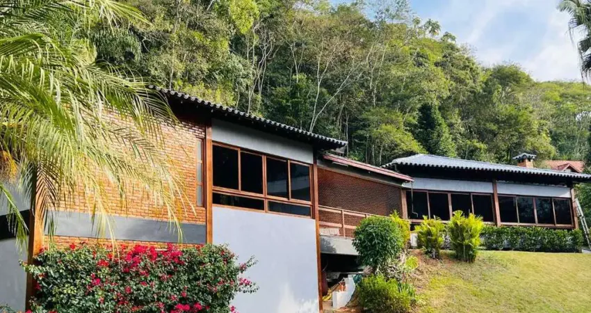 Casa em condomínio fechado com 5 quartos para alugar na Rua Urua, Quebra Frascos, Teresópolis
