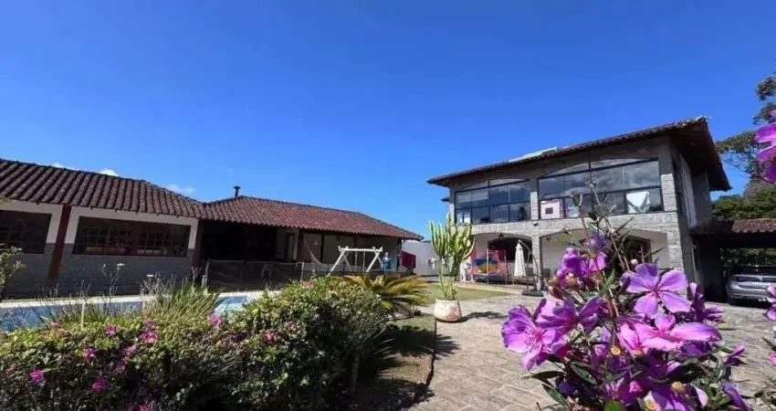 Casa duplex com lazer completo à venda em teresópolis, próximo ao alto