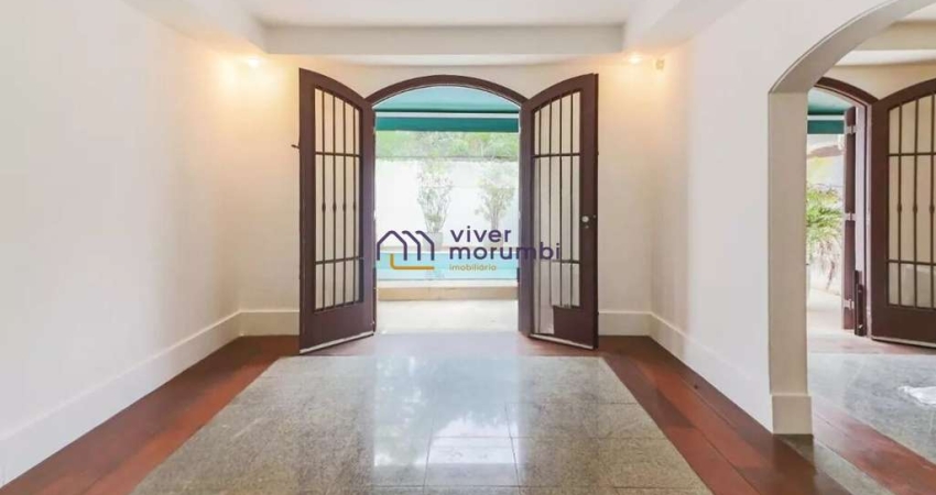 EXCELENTE CASA COM PISCINA // FRENTE À LINDA PRAÇA COM MUITO VERDE!! GRANDE OPORTUNIDADE!!! CONFIRA!