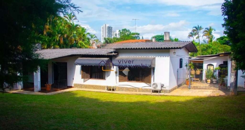 Casa térrea em rua fechada no Butantã