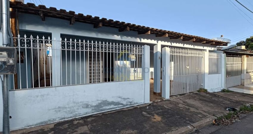 Casa Térrea grande próximo a avenida 31 de Março no bairro Cristo Rei- 03 Quartos codigo: 30786