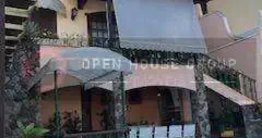 Open House vende espetacular casa em Camboinhas, 5 quartos vagas para 4 carros com elevador