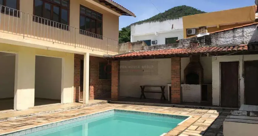 Casa à Venda em Piratininga