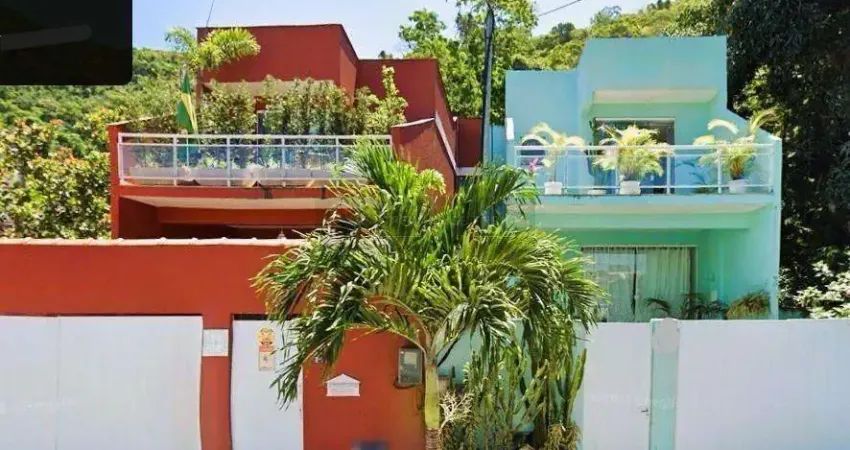 Open House Vende lindíssima casa duplex !
