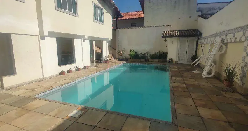 Casa à Venda em Piratininga