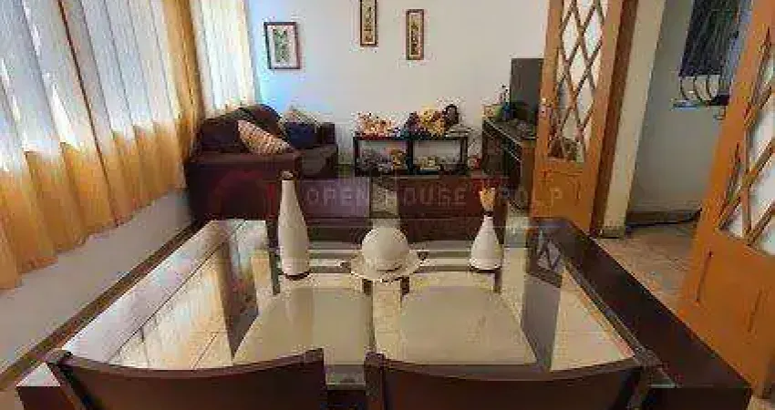 Open House Vende: 3 casas no mesmo terreno. Ideal para família grande ou comércio.