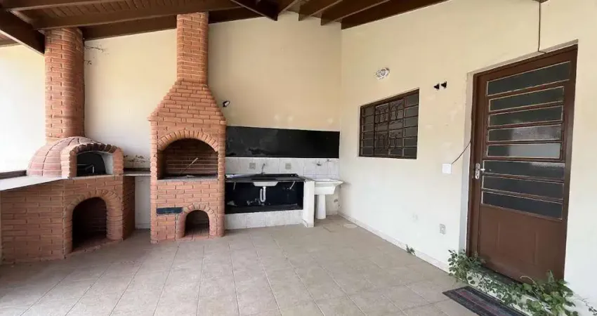 Casa para Venda em Bragança Paulista, Jardim Primavera, 1 dormitório, 1 banheiro, 3 vagas