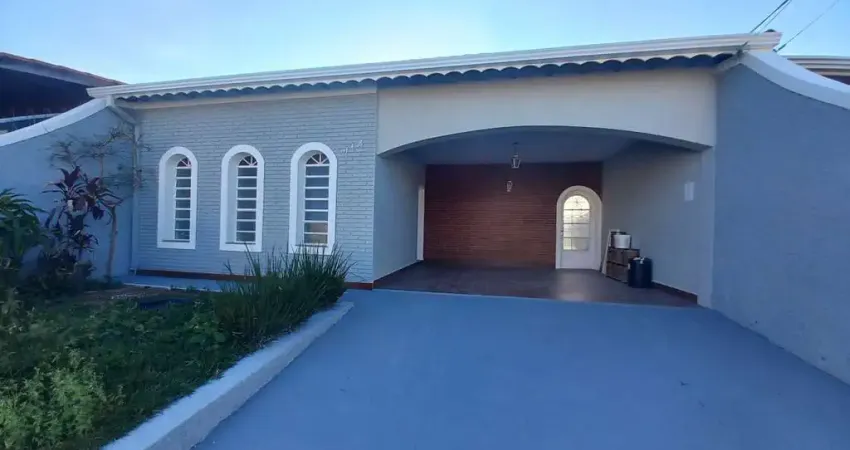 Casa para Venda em Bragança Paulista, Jardim Europa, 3 dormitórios, 1 suíte, 1 banheiro, 4 vagas