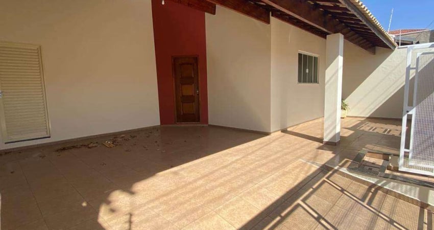 Casa com 3 dormitórios para alugar, 160 m² por R$ 3.300,00/mês - Jardim Panorama - Botucatu/SP