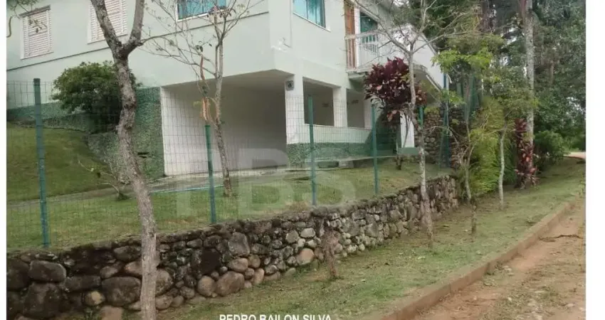 Casa à venda na Praça Cândido Mota, Massaguaçu, Caraguatatuba