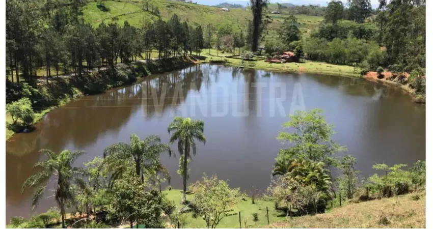 Sítio para Venda em Jacareí, Área Rural de Jacareí, 2 dormitórios, 2 suítes, 1 banheiro