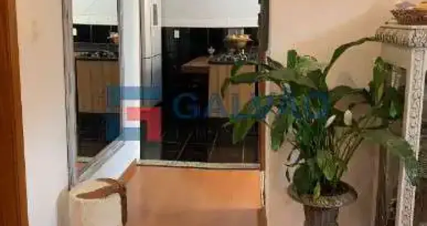Casa à venda no Bairro Jardim Danúbio em Jundiaí - SP