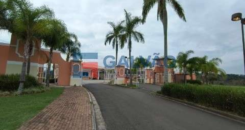 Casa à venda em condomínio fechado no bairro Abadia em Louveira - SP
