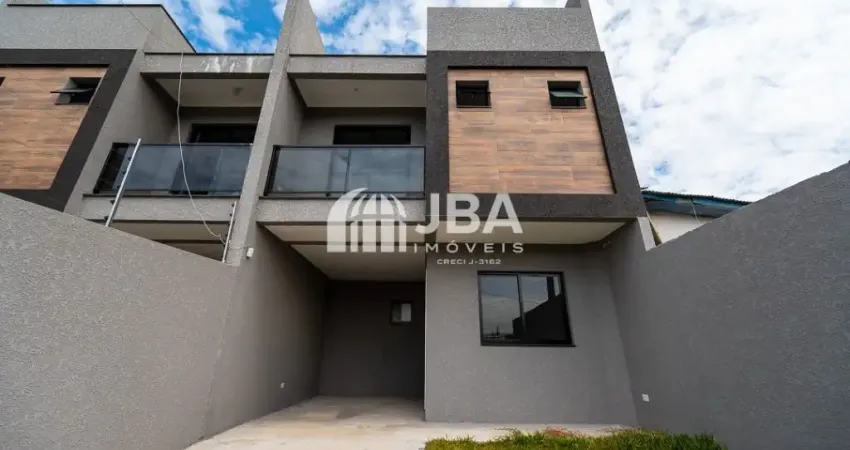 LINDO SOBRADO TRIPLEX, COM FINO ACABAMENTO.