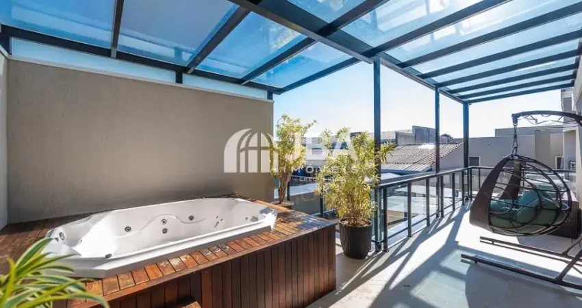 Triplex em condomínio, com spa e área gourmet, energia solar