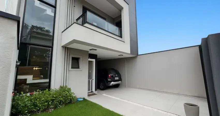 Sobrado com ótimo acabamento com terraço mais jacuzzi , movéis planejados na cozinha e quartos.
