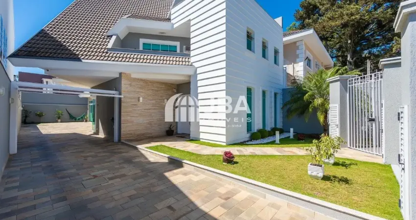 Casa de frente para rua de alto padrão com 4 quartos, amplo quintal em nobre localização no xaxim