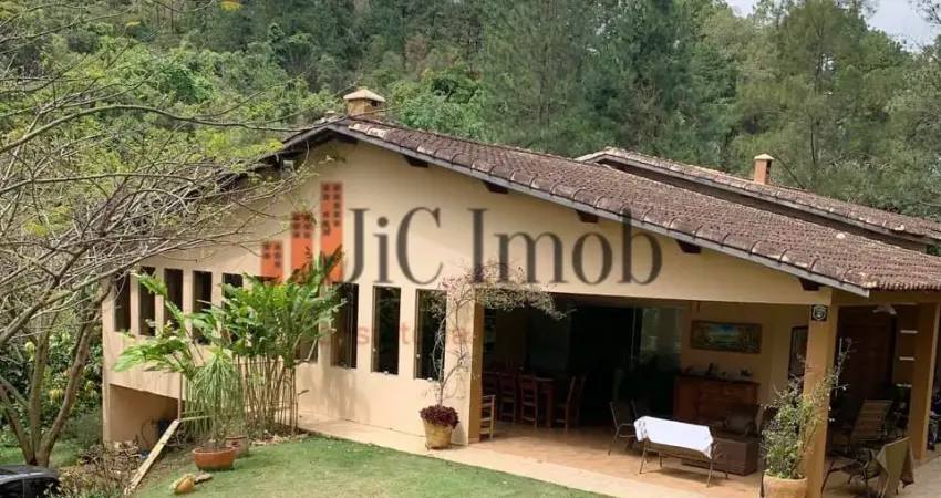Casa de Campo à Venda na cidade de Águas de Lindóia-SP