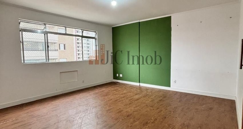 Apartamento Amplo e Reformado no Embaré – 3 Dormitórios + Dependência