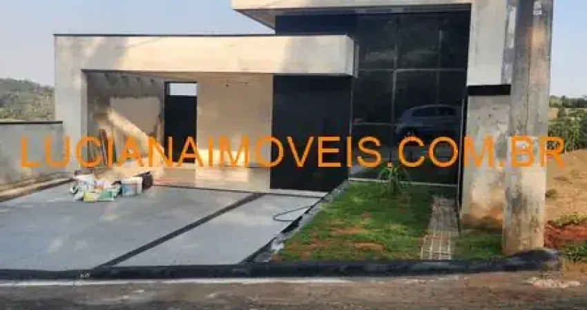 SOBRADO DE 247 M² EM CONDOMINIO FECHADO