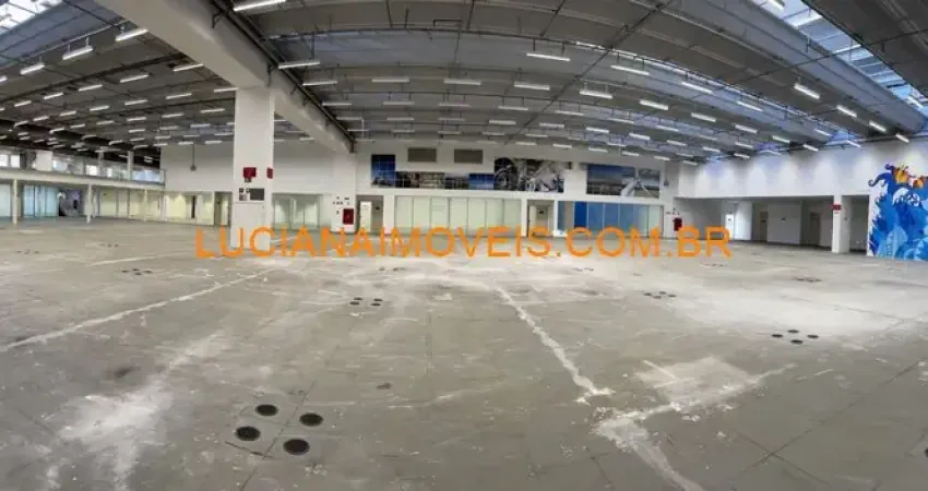 Galpão de 4243 m² de area construida na lapa de baixo com 56 vagas