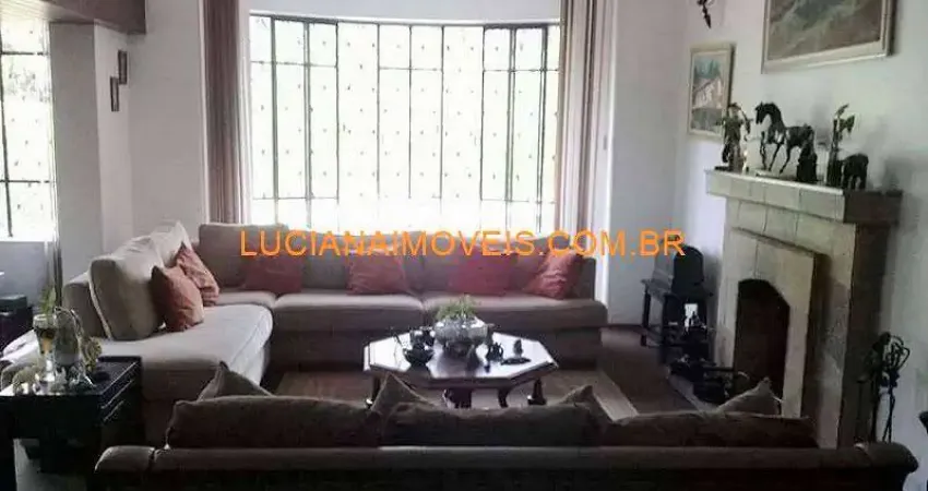 Casa para venda possui 330 metros quadrados com 4 quartos em Lapa - São Paulo - SP
