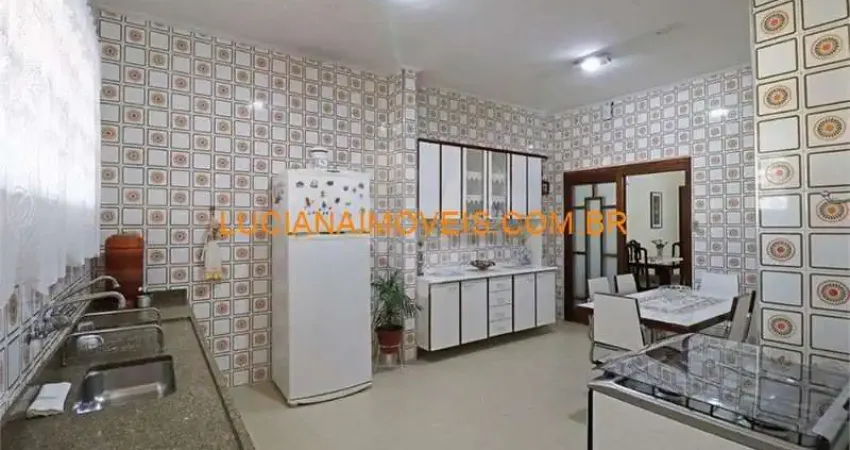 Casa para venda possui 319 metros quadrados com 3 quartos em Vila Ipojuca - São Paulo - SP