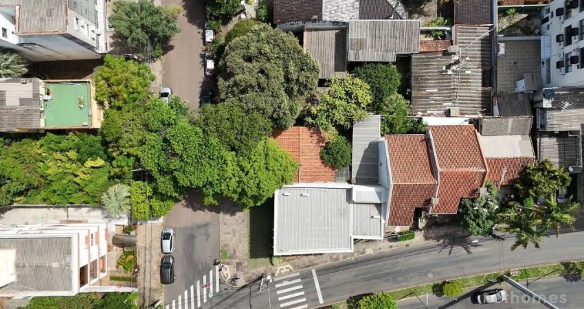 Terreno à venda na Rua Bezerra de Menezes, 178, Passo da Areia, Porto Alegre