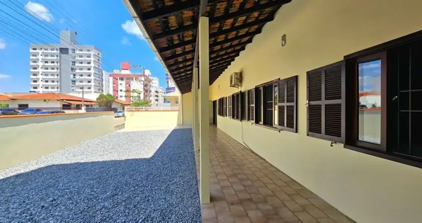 Casa com 7 quartos à venda na Rua Carlos Boos, 76, Gravata, Navegantes