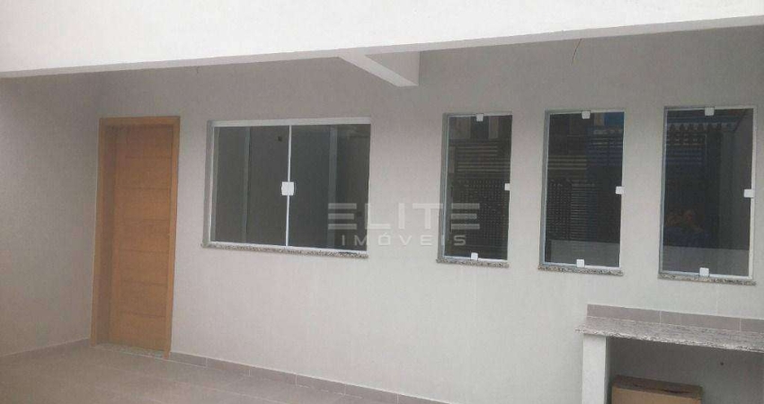 sobrado com 03 dormitórios, 02 vagas de garagem, localização privilegiada.