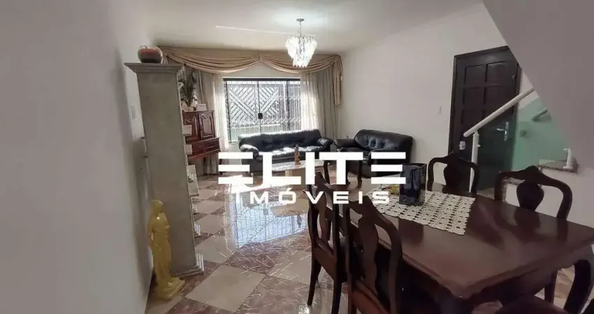 Sobrado residencial com 03 dormitórios, quintal amplo com um lindo espaço gourmet e 08 vagas de garagem.