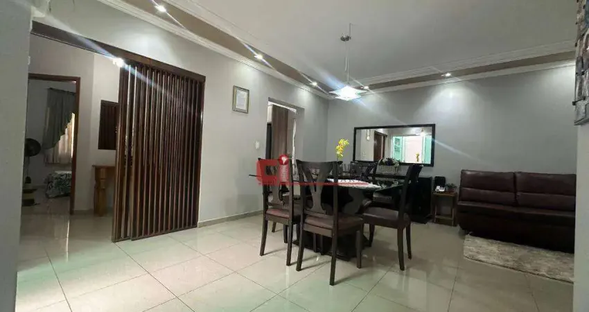 Casa com 4 dormitórios à venda, 254 m² por R$ 820.000,00 - Jardim Europa - Jaguariúna/SP
