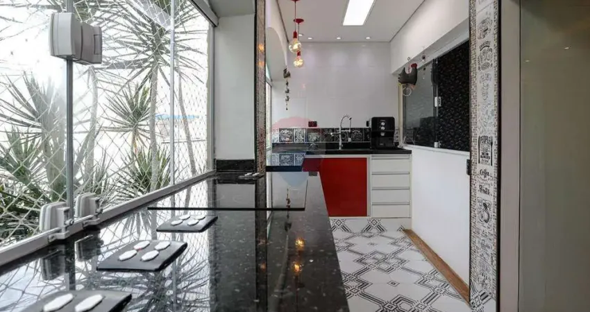 Sobrado à venda na Vila Oliveira em Mogi das Cruzes sendo 600m² de terreno com piscina