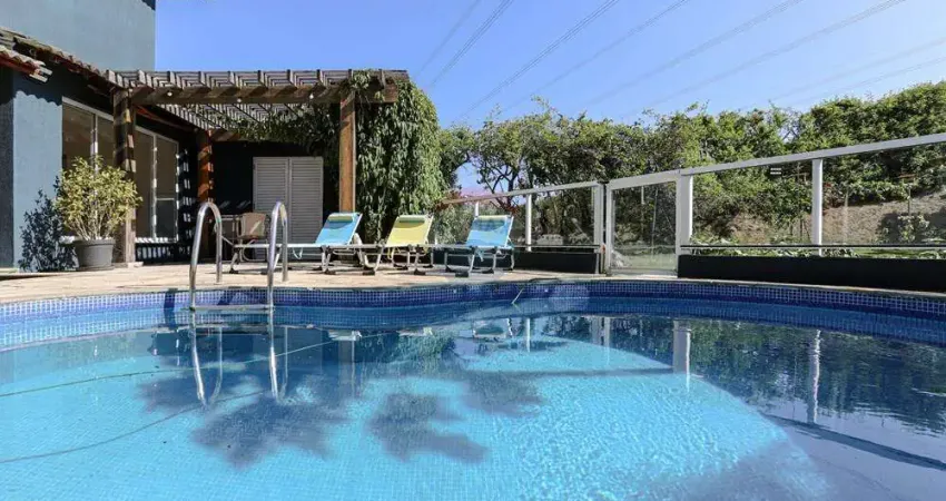Casa à venda no Condomínio Aruã Eco Park Lagos em Mogi das Cruzes com reserva e pomar ao fundo