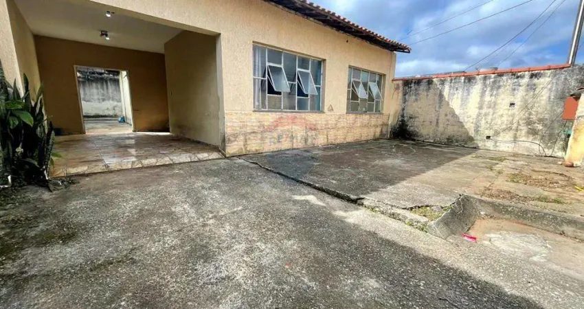 Casa térrea com 3 dormitórios e quintal para a venda no Jardim Rodeio em Mogi das Cruzes/ SP