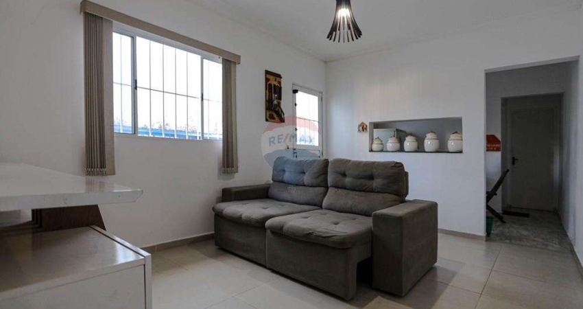 Oportunidade: Casa com 2 Dormitórios + Garagem e Projeto nos Fundos!