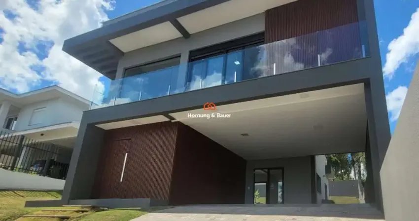 Casa à venda em Campo Bom! Com piscina e pronta para morar